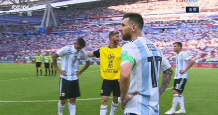 19岁姆巴佩世界杯决赛夺冠,姆巴佩说梅西是历史最佳