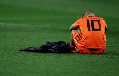 每一次的背影远去，足球世界的又一次阵痛！