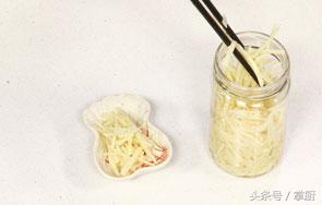 贵州酸笋丝怎么做才好吃,凉拌糯米笋丝脆嫩爽口酸爽开胃