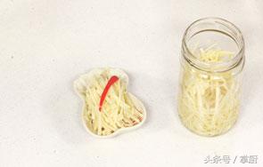 贵州酸笋丝怎么做才好吃,凉拌糯米笋丝脆嫩爽口酸爽开胃