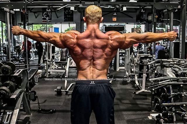 肩膀都过度内旋了,这是怎么造成的呢?别纠结了,赶紧矫正