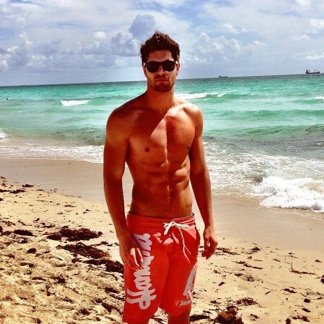 肩膀都过度内旋了,这是怎么造成的呢?别纠结了,赶紧矫正