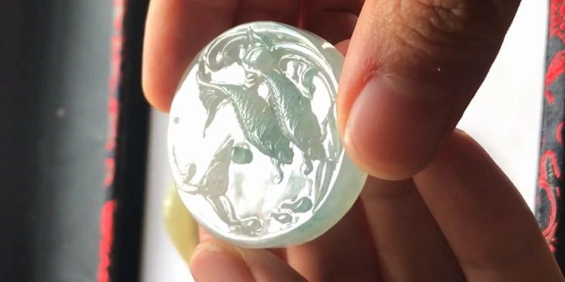 在缅甸买的翡翠手镯,缅甸天然老坑冰种飘花水润通透