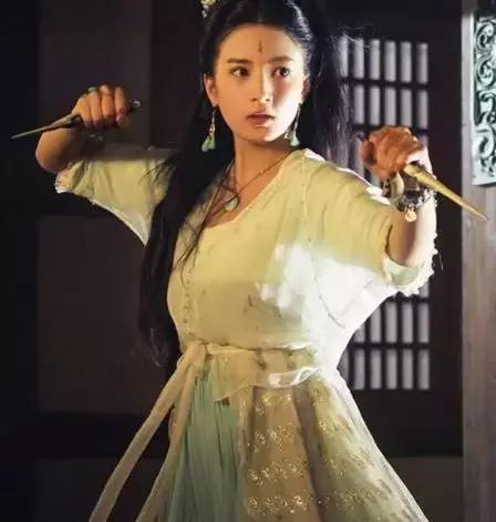 15岁“被P裸照，辍学，陪睡”？如今复出演大IP又被关系户截胡？