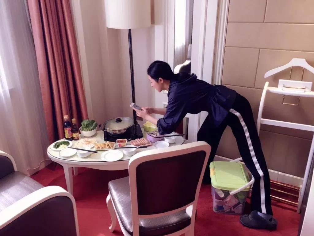 15岁“被P裸照，辍学，陪睡”？如今复出演大IP又被关系户截胡？