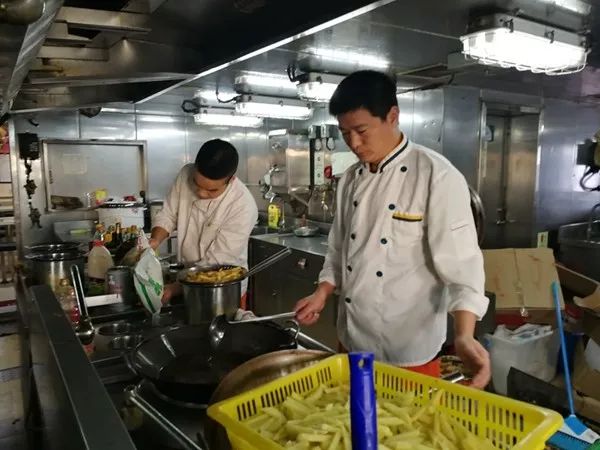 遇海盗咋办,淡水从哪来,风浪中如何定点作业……科考船这些冷知识你了解吗