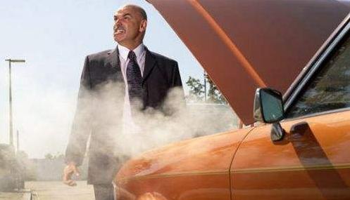 发动机炸了怎么回事,发动机炸了车还可以开吗