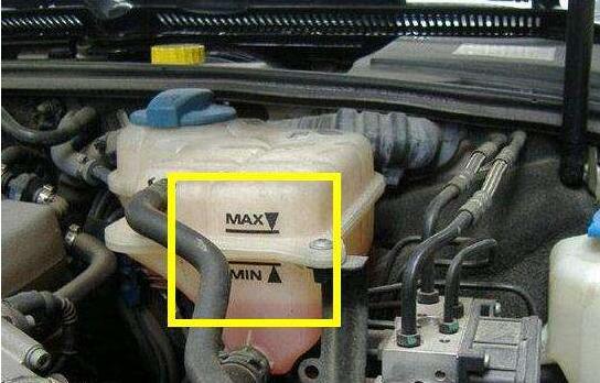 发动机炸了怎么回事,发动机炸了车还可以开吗