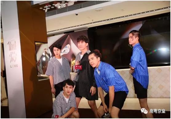 偏爱，我本不同｜周大福新品华南首发世界偏爱最不平凡的女人，偏爱的独特匠心，也只给本就不同的你