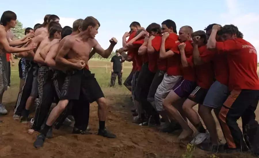 俄罗斯为什么爱穿阿迪,为什么俄罗斯的人喜欢穿阿迪