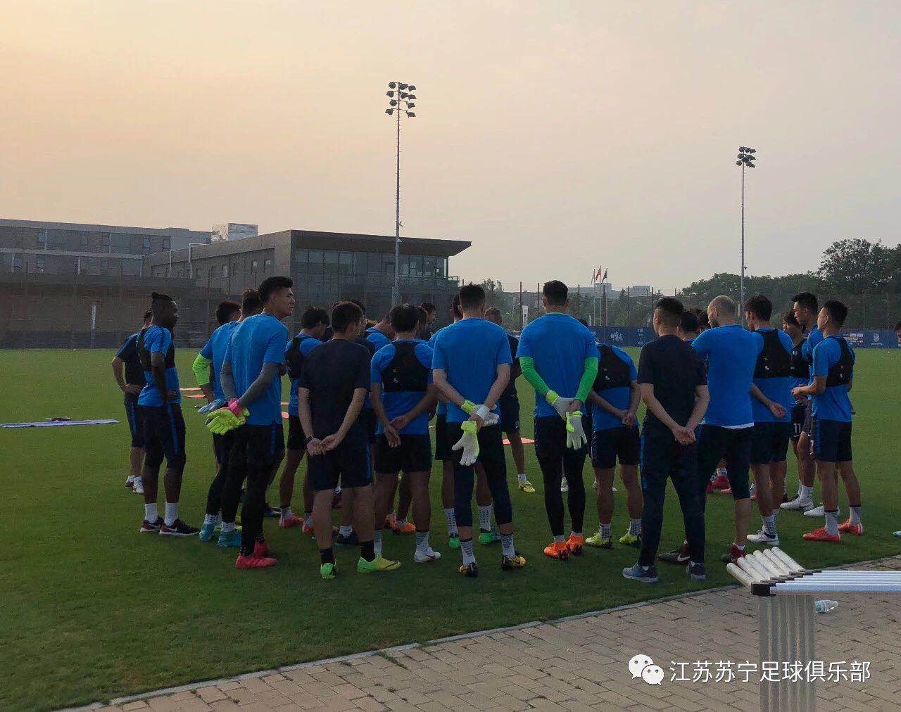 回家啦！苏宁易购队南京集结备战，球员们黑了不少~