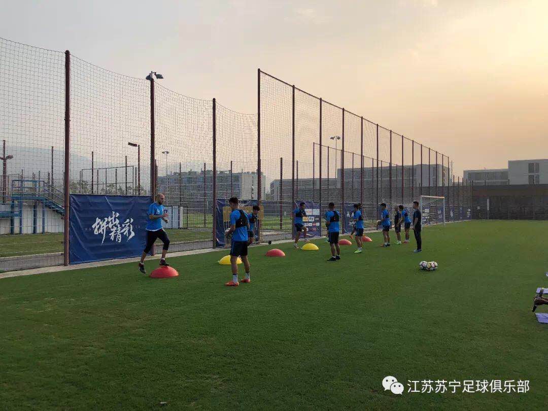 回家啦！苏宁易购队南京集结备战，球员们黑了不少~