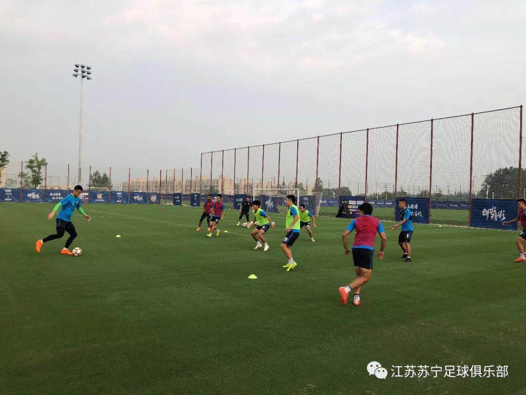 回家啦！苏宁易购队南京集结备战，球员们黑了不少~
