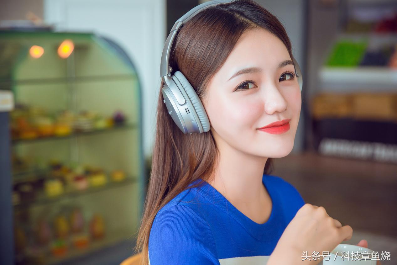 静中带美的QC35，让你在商务和潮流之间自由切换