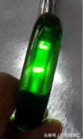 月薪3000小伙拿啤酒瓶做出上亿帝王绿手镯送女友，骚年好手艺！