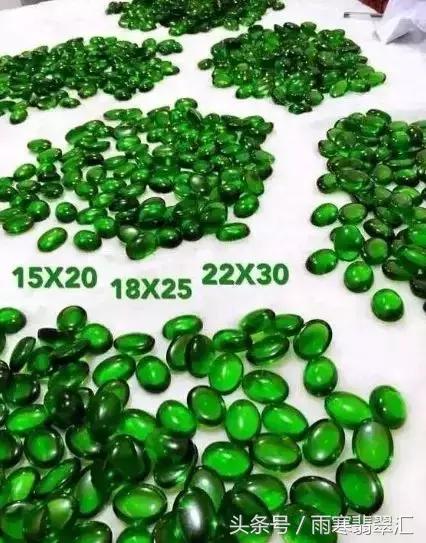 月薪3000小伙拿啤酒瓶做出上亿帝王绿手镯送女友，骚年好手艺！