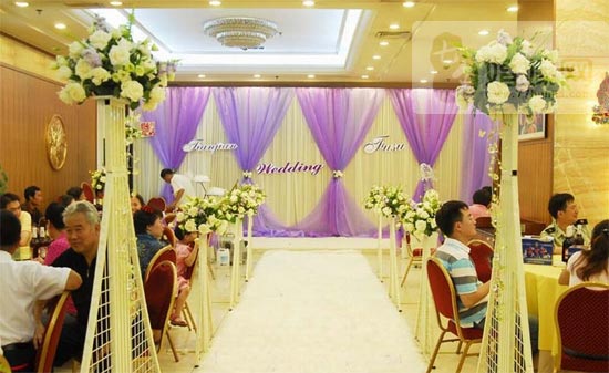 结婚整蛊新郎敬酒招式搞笑视频,怎么整蛊接亲新郎和伴郎