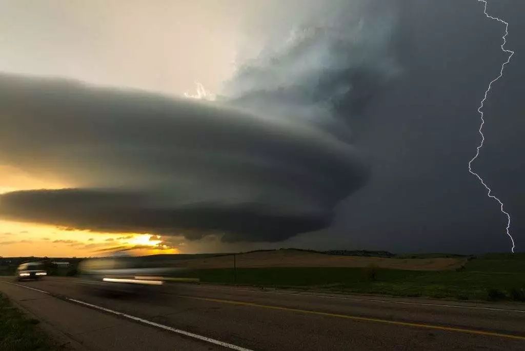 车为什么不怕打雷电击,为什么汽车不怕闪电