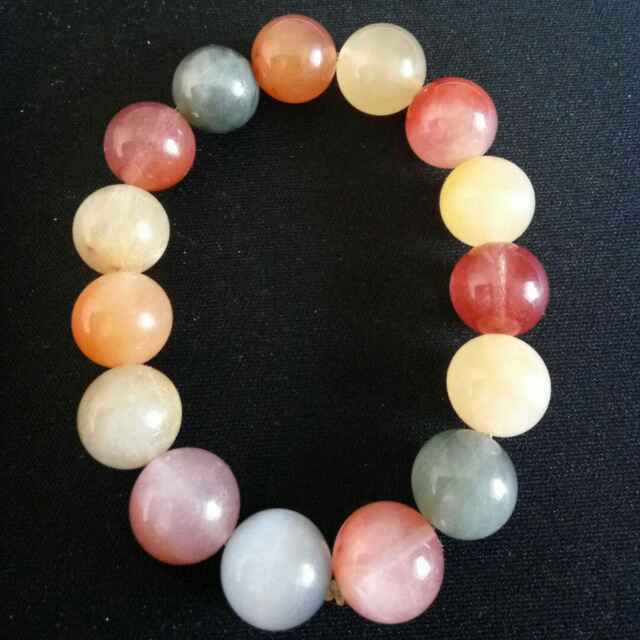 男士戴什么材质手串对身体最好,小叶紫檀手串男士适合戴哪个手