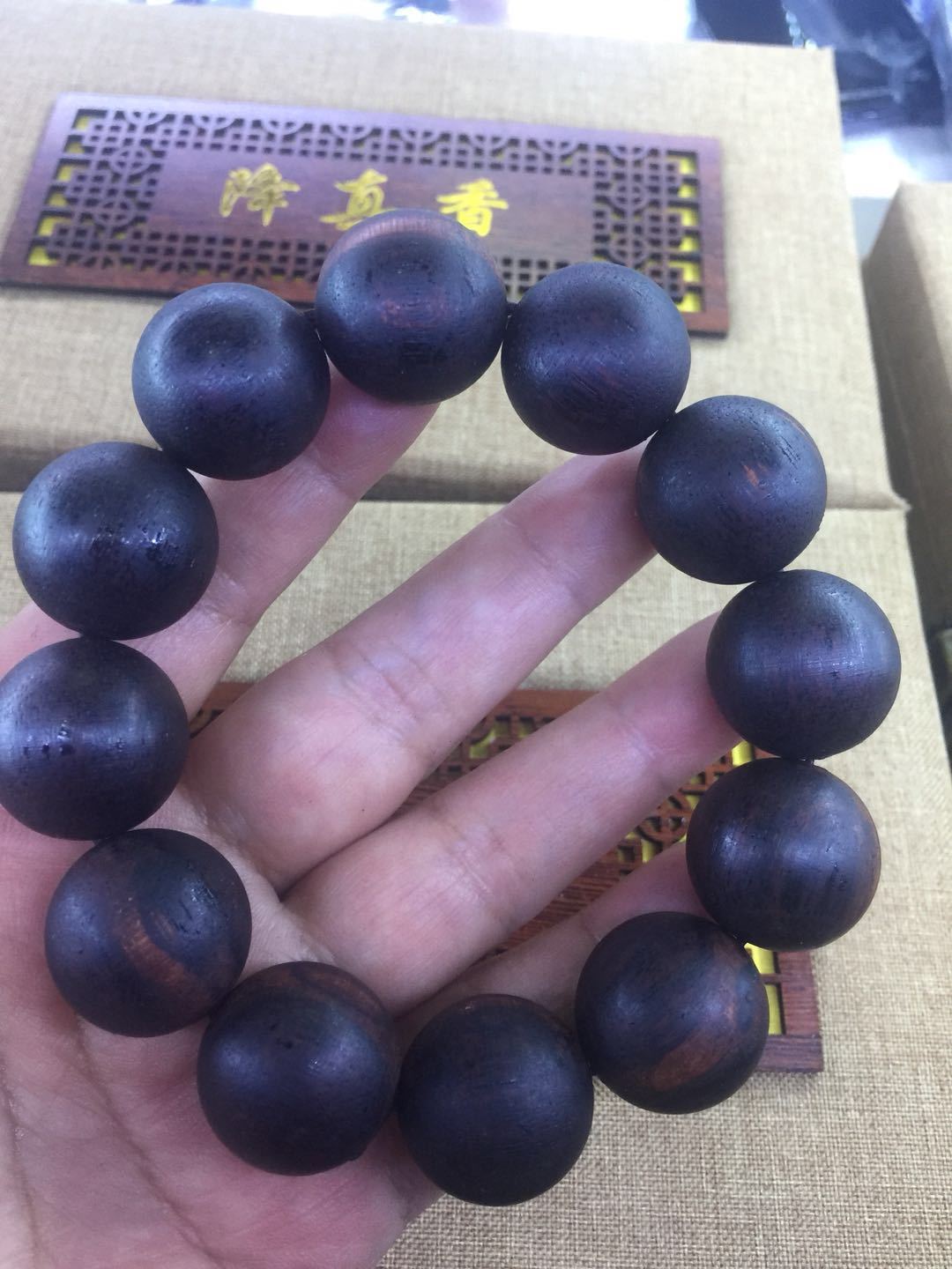 男士戴什么材质手串对身体最好,小叶紫檀手串男士适合戴哪个手