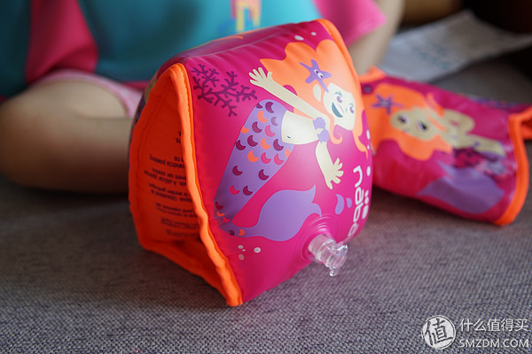 迪卡侬小孩游泳装备怎么穿戴,儿童游泳背心推荐迪卡侬