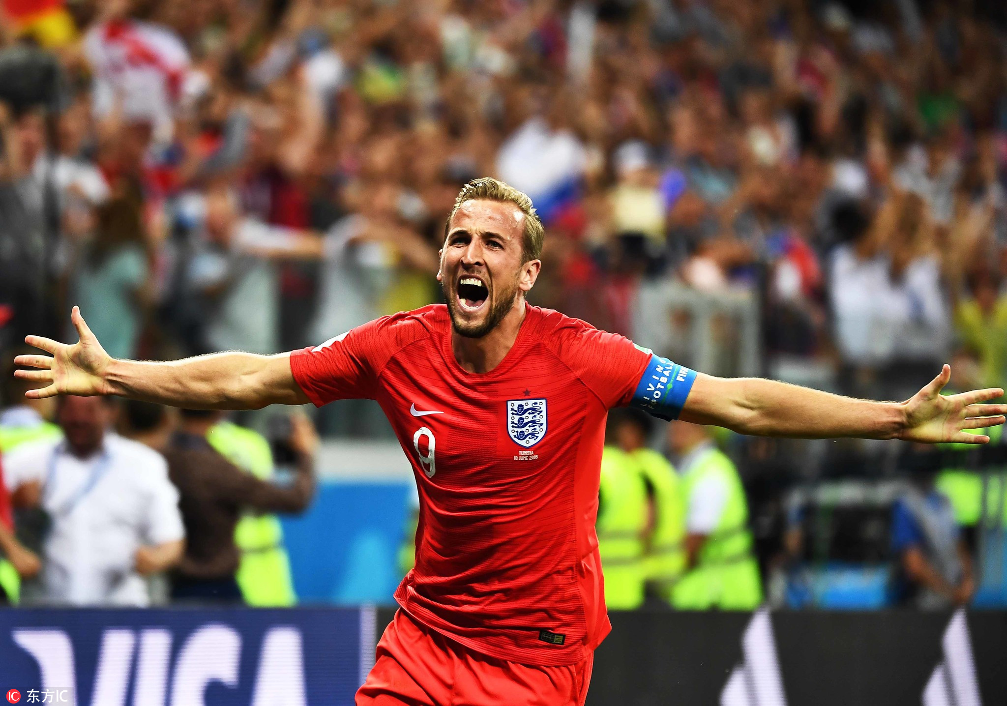 燃情奋战十余天，晒得比内马尔还黑，但他们的照片美炸了