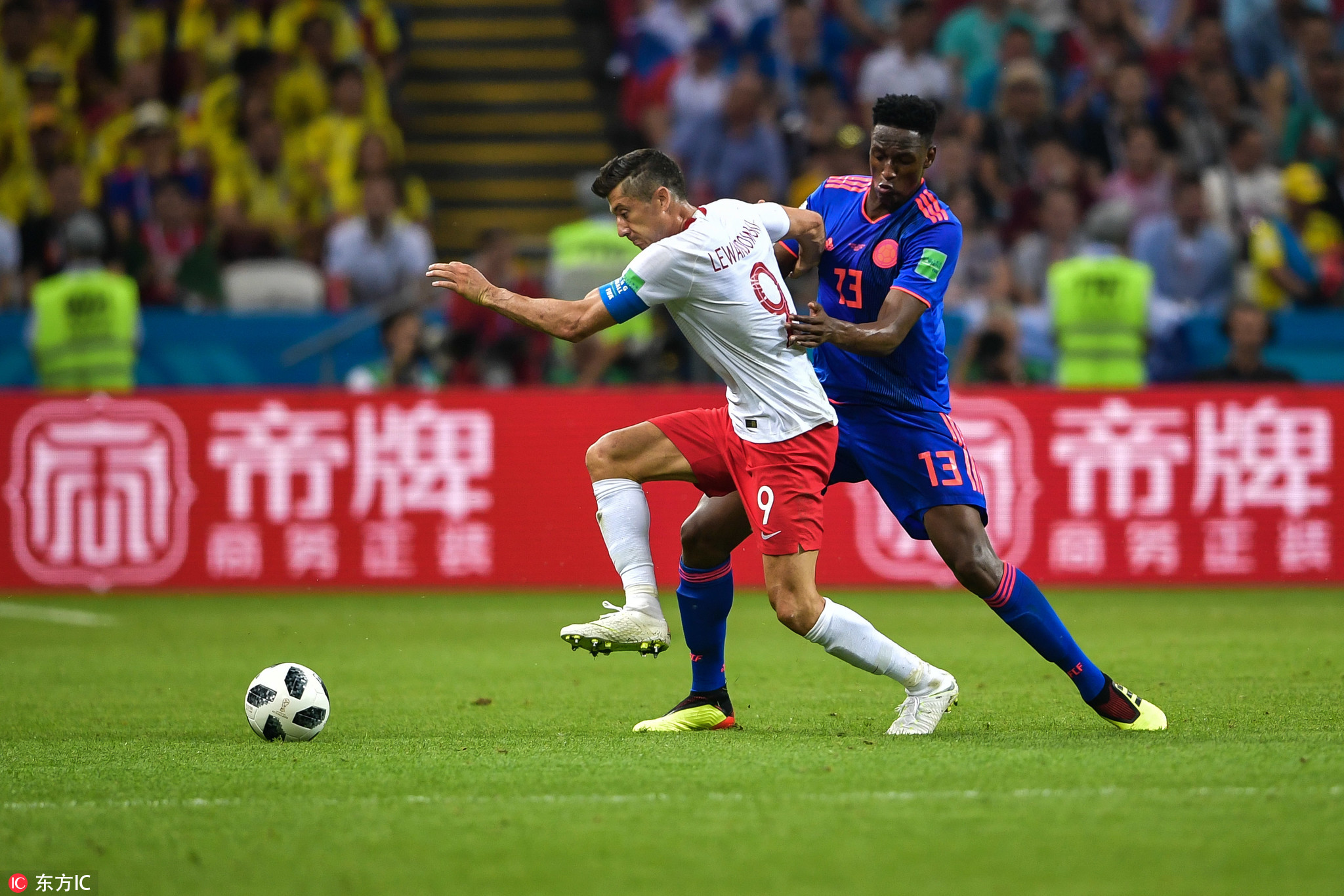 燃情奋战十余天，晒得比内马尔还黑，但他们的照片美炸了