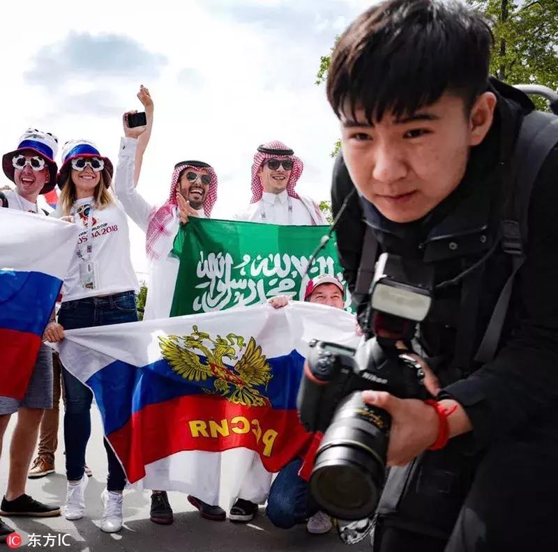 燃情奋战十余天，晒得比内马尔还黑，但他们的照片美炸了