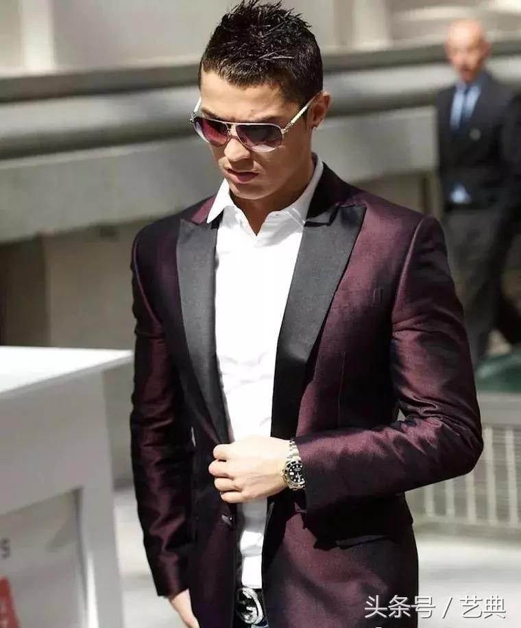 梅西c罗戴袖标,梅西c罗内马尔都戴什么表