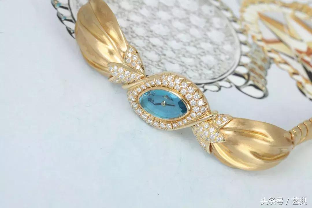 梅西c罗戴袖标,梅西c罗内马尔都戴什么表