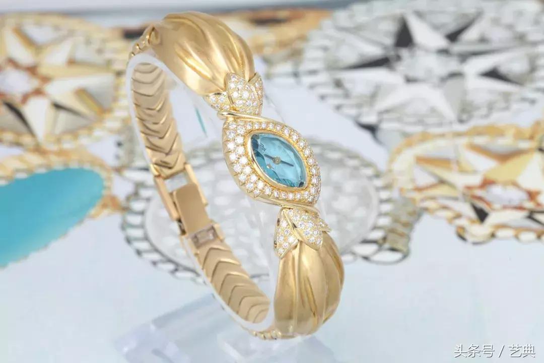 梅西c罗戴袖标,梅西c罗内马尔都戴什么表