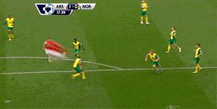 年纪轻轻看中国足球,年纪轻轻的看什么足球啊图片