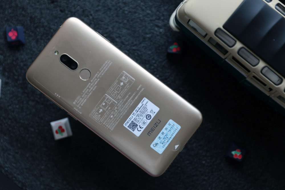 魅蓝发布会全面屏手机,魅蓝旗舰全面屏手机