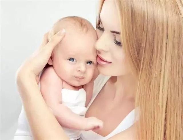 婴儿哭闹会导致宝宝肠绞痛吗,半夜宝宝哭闹肠绞痛不止怎么回事