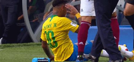 内马尔被踢为什么不犯规,内马尔遭裁判无视梅西怒射破门