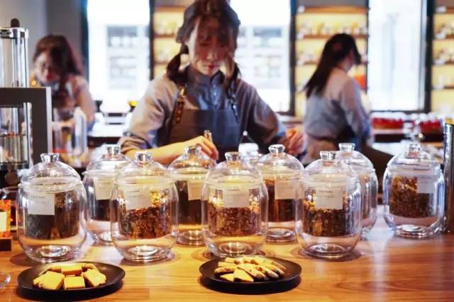 第一家卖酒的星巴克,星巴克探店卖酒