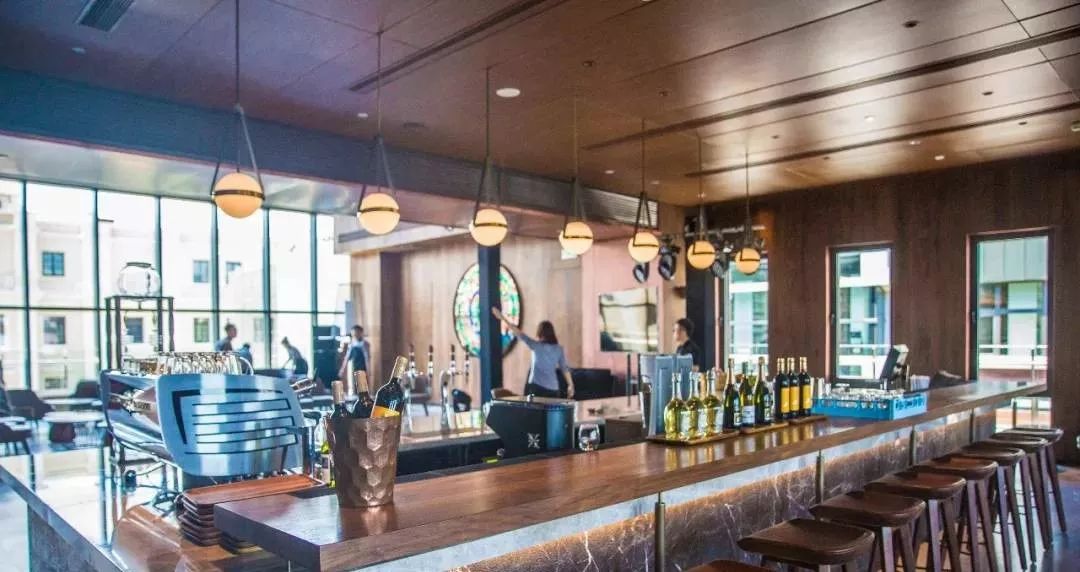 第一家卖酒的星巴克,星巴克探店卖酒