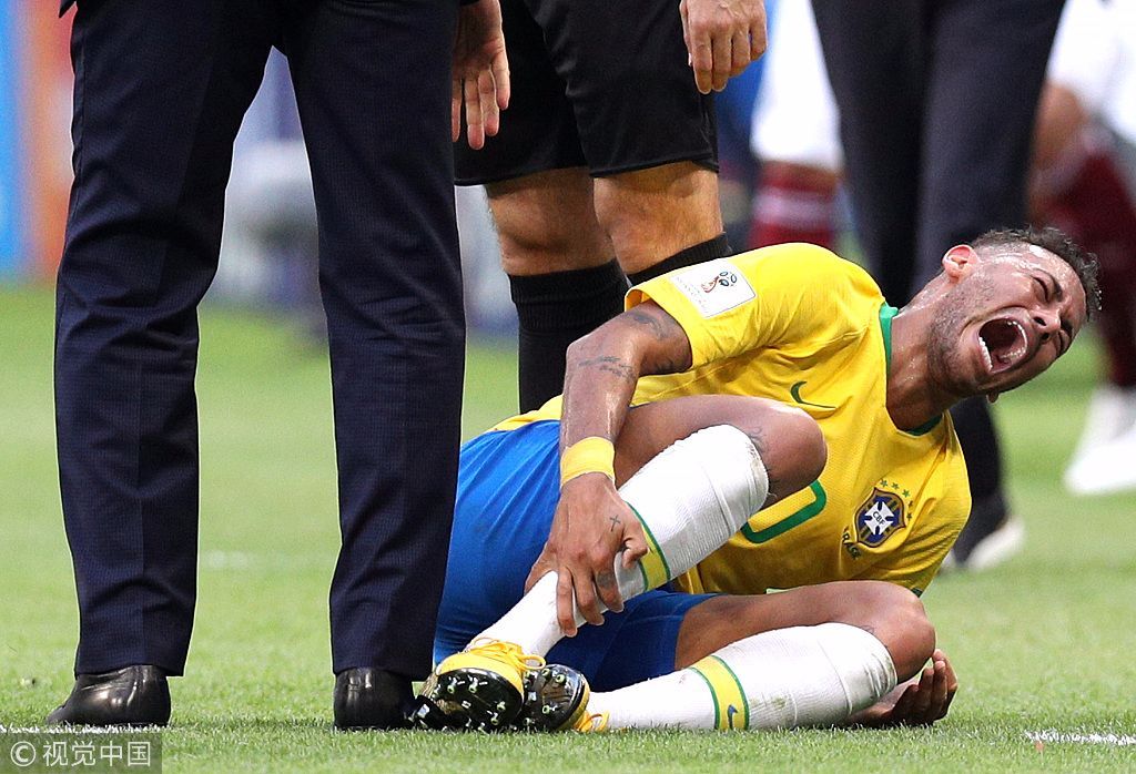 内马尔翻滚被嘲讽,翻滚吧内马尔完整版