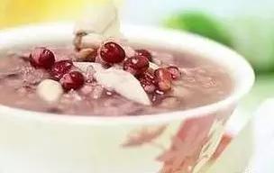 薏米百合粥治痛风功效,赤小豆薏米百合杏仁