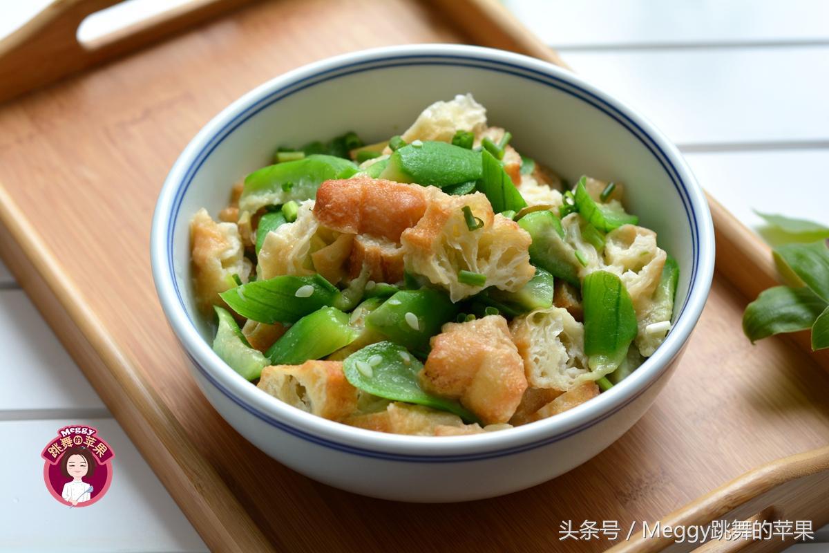 夏天多吃这食材胜过吃补药,丝瓜和油条一起炒是绝配