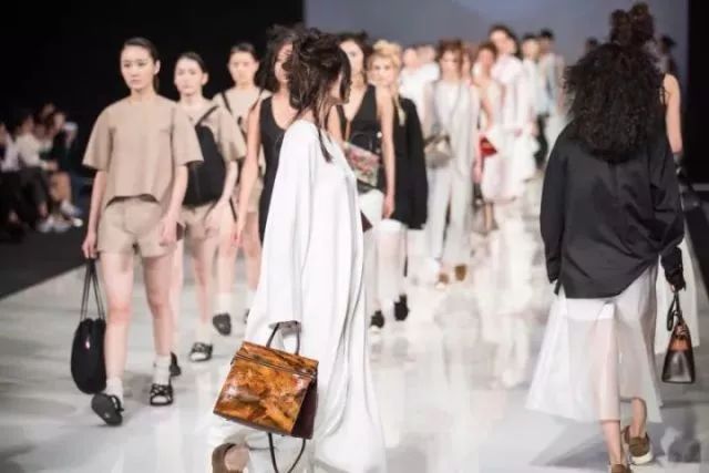 莫文蔚时装周穿搭,莫文蔚潮流服饰