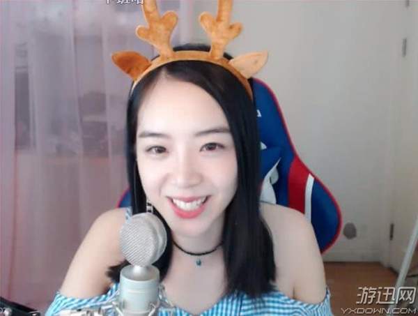 lpl最漂亮的主持人余霜,lpl主持人余霜直播