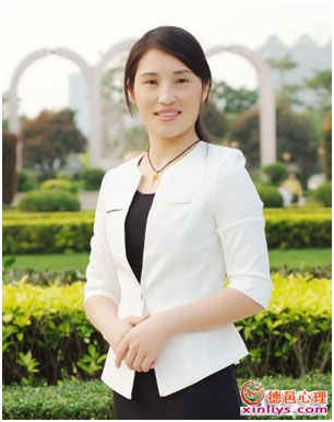 杨丽媛主任讲座系列报道“走出心理困境——拥抱精彩大学生活”