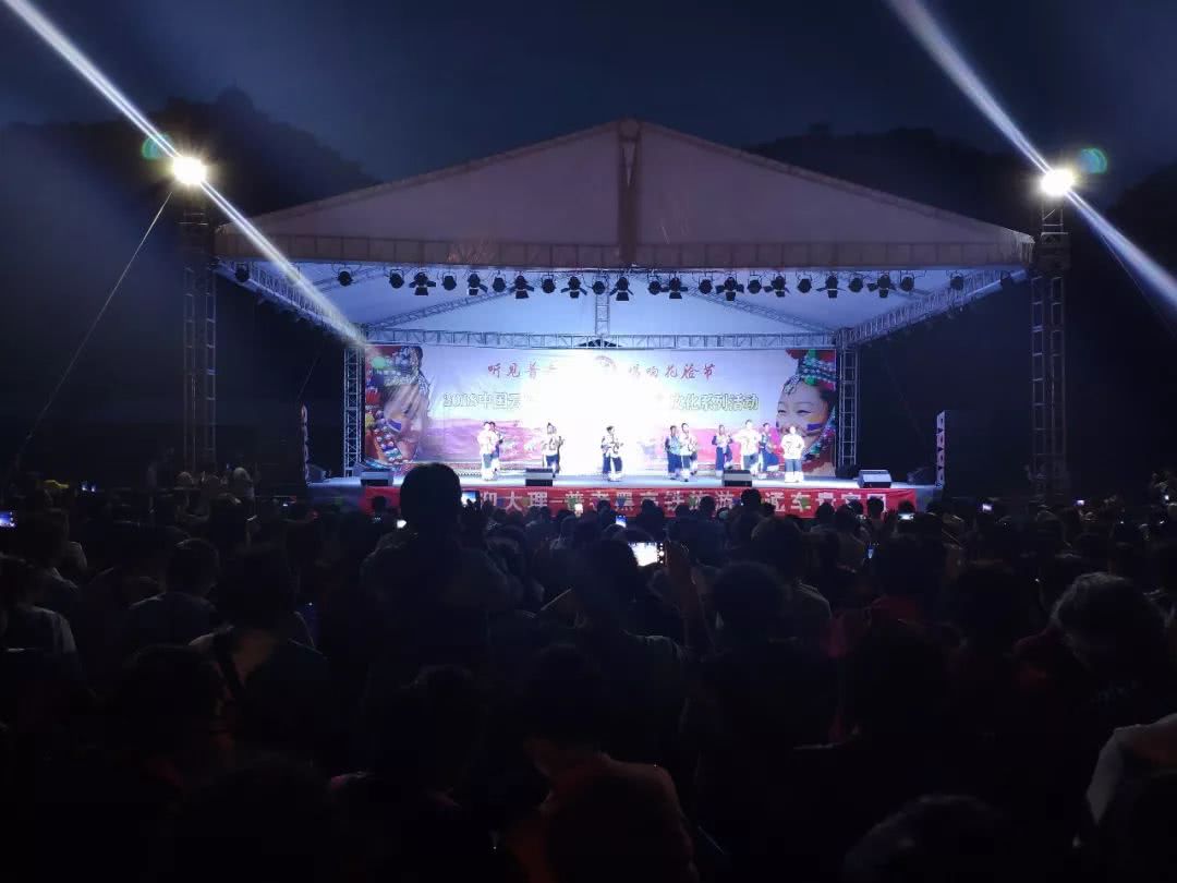 大理首发团乘昆楚大高铁昨日抵达普者黑