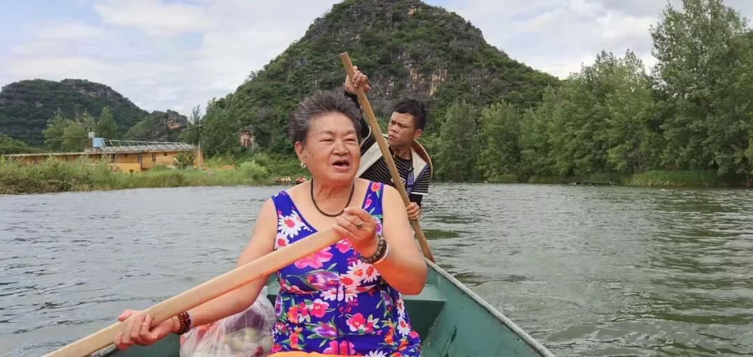 大理首发团乘昆楚大高铁昨日抵达普者黑