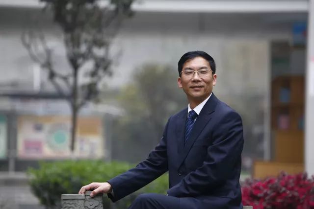 四川教师风采丨田精耘:耕好教育这亩田