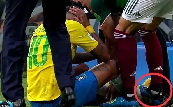 18年世界杯内马尔夸张翻滚,世界杯足球搞笑事件