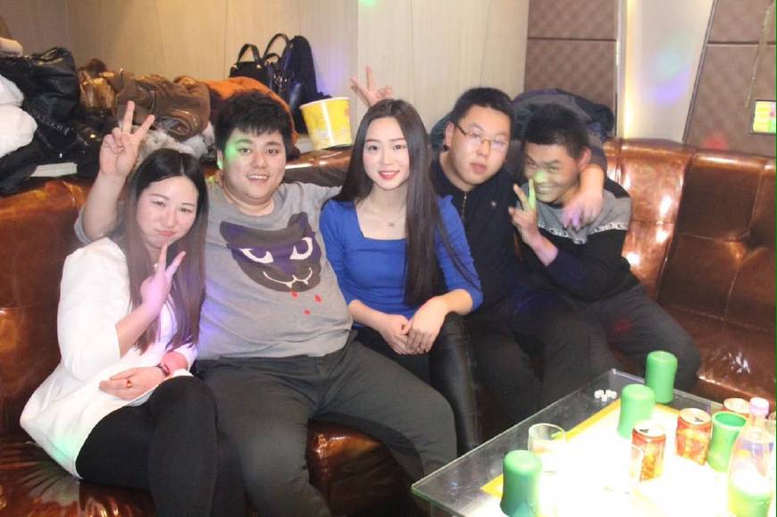 同学聚会遇见尴尬的人和事怎么办,同学聚会引发的家庭情感危机