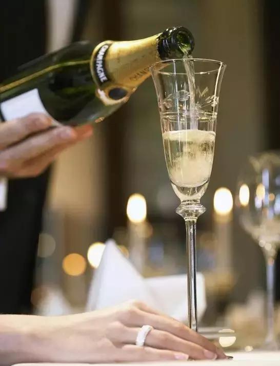 据说葡萄酒爱好者都这么给猫主子起名字……