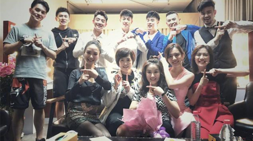 陈赫郑恺哪年毕业 (陈赫郑恺年轻旧照)